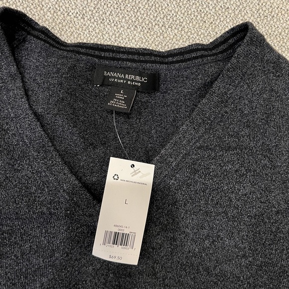 Banana Republic V-neck Heather Gray Sweater Large - Picture 2 of 2